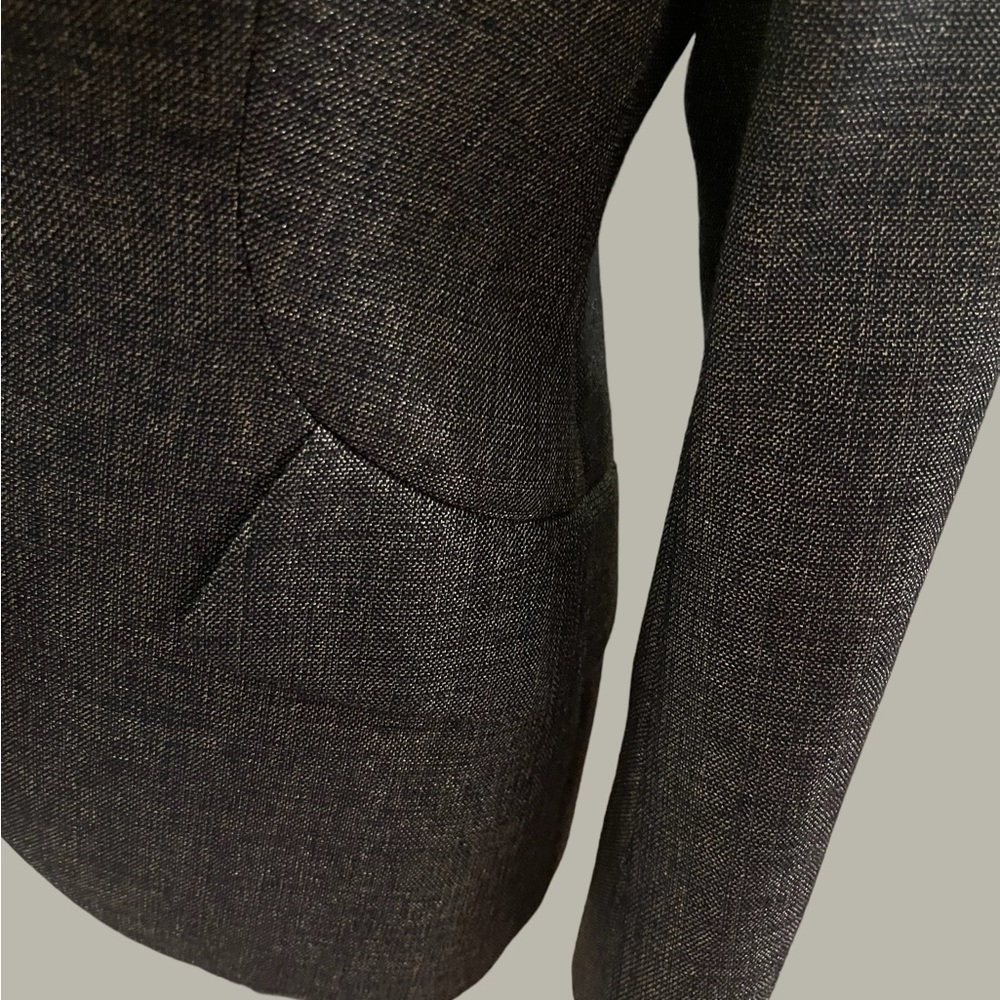 ESCADA Women Tailored Hourglass Blazer in Grey Wool - Picture 7 of 15